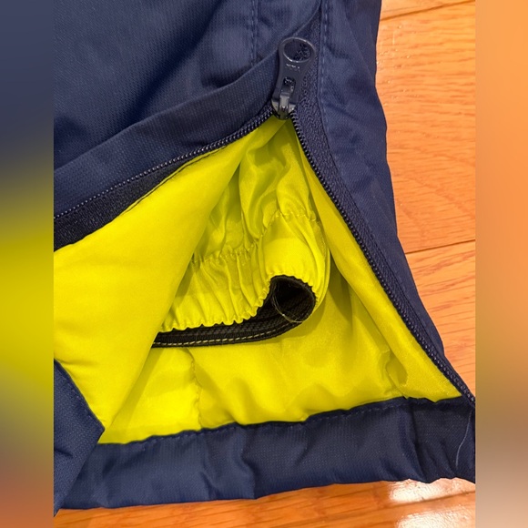 Eddie Bauer Snowsuit 4T Only worn twice. - Picture 8 of 10